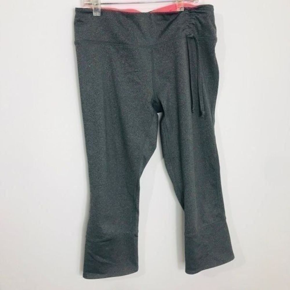 Layer 8 Gray Capri leggings size M